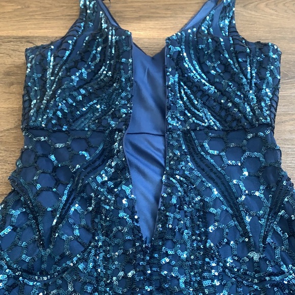 NW Peacock Ling formal dress - Picture 6 of 10